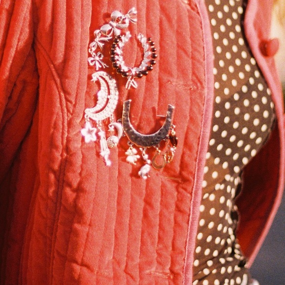 NWT FREE PEOPLE CHARMING DARLING BROOCH - Picture 4 of 4